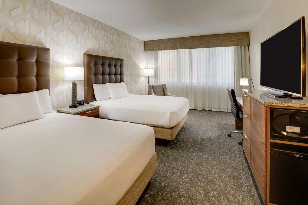 Drury Plaza Downtown Hotel