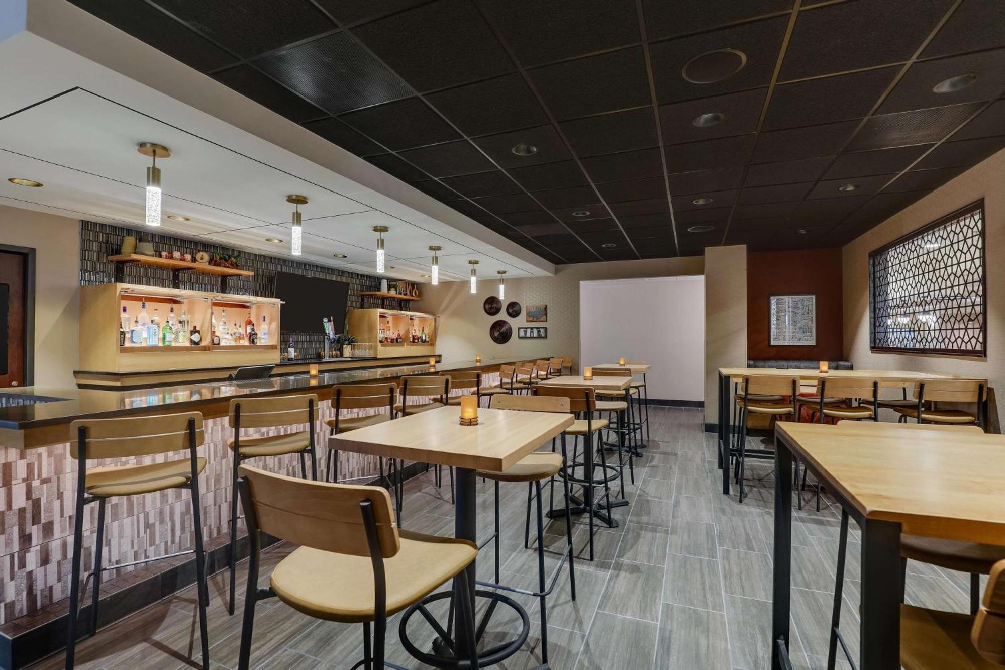 Drury Plaza Downtown Hotel 3*